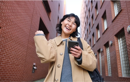 woman-with-mobile-phone-1-img